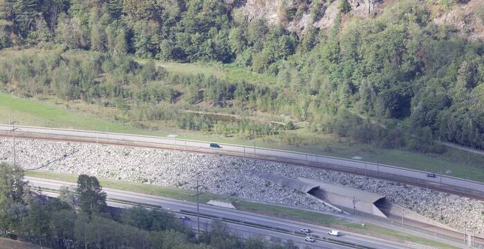 Portale sud galleria AlpTransit e biotopo di Gàisc