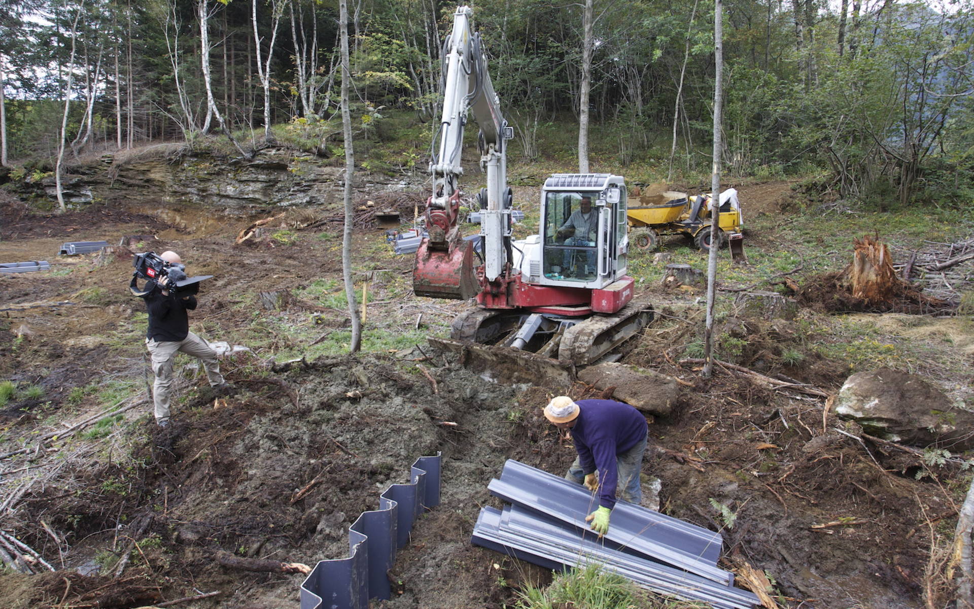Costruzione delle dighe alla palude della Bedrina © Andrea Persico