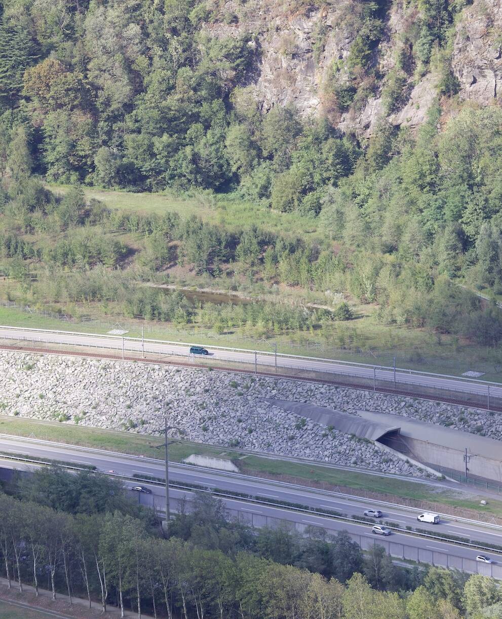 Portale sud galleria AlpTransit e biotopo di Gàisc